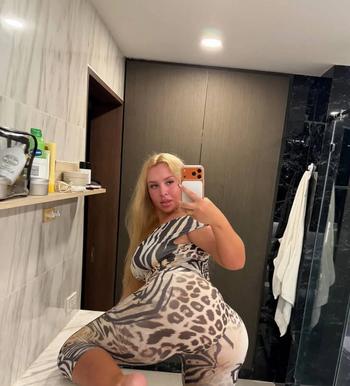 Lato, 28 Caucasian/White female escort, Comox Valley